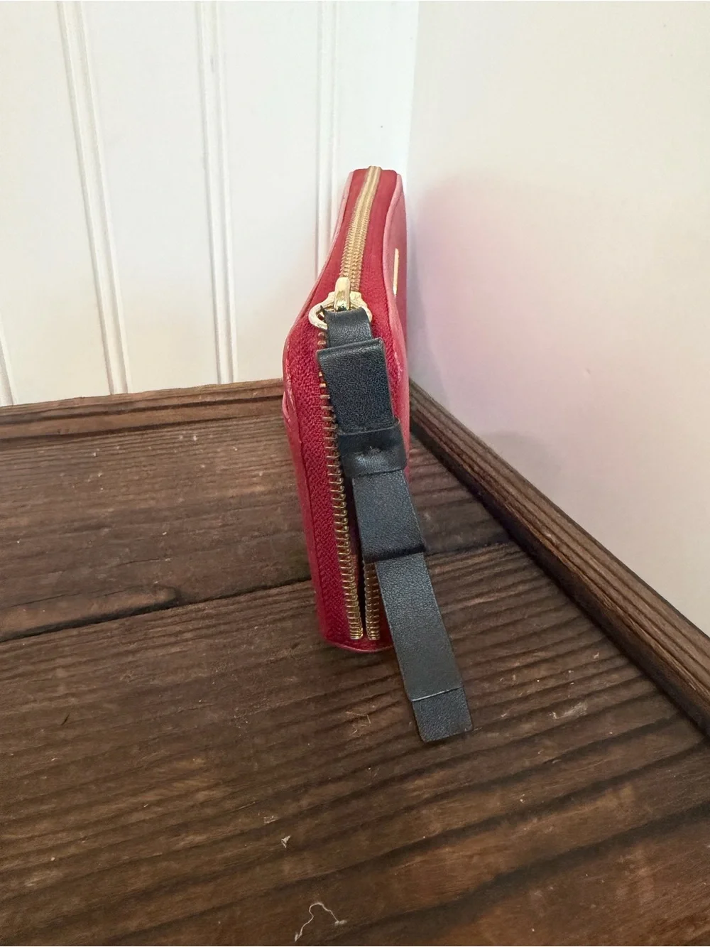 kate spade Red Pebbled Leather Zip Wallet with Bow Pull